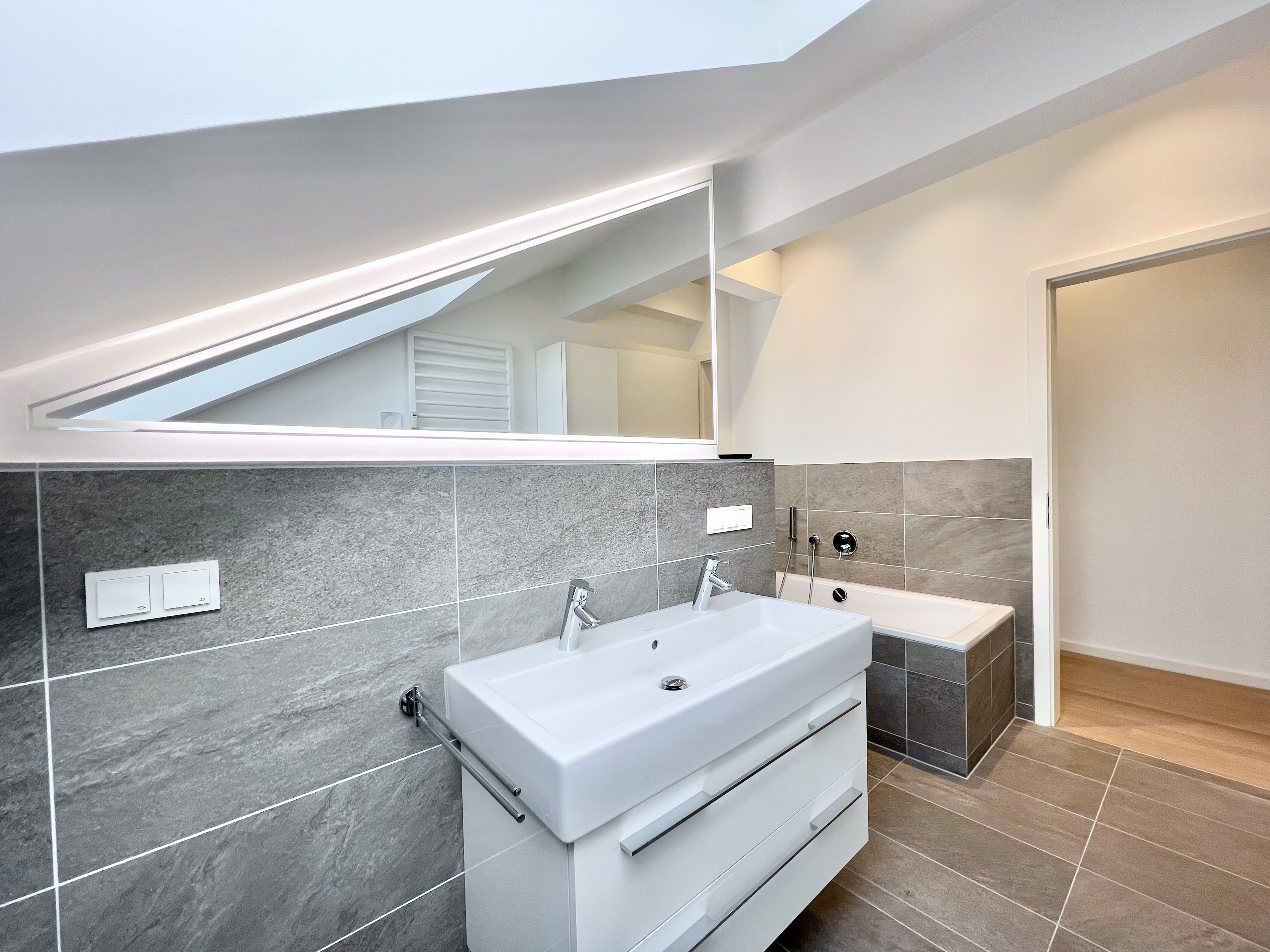 ÜBER DEN DÄCHERN VON FRANKFURT - Luxuriöses Penthouse mit toller Dachterrasse in Sachsenhausen!