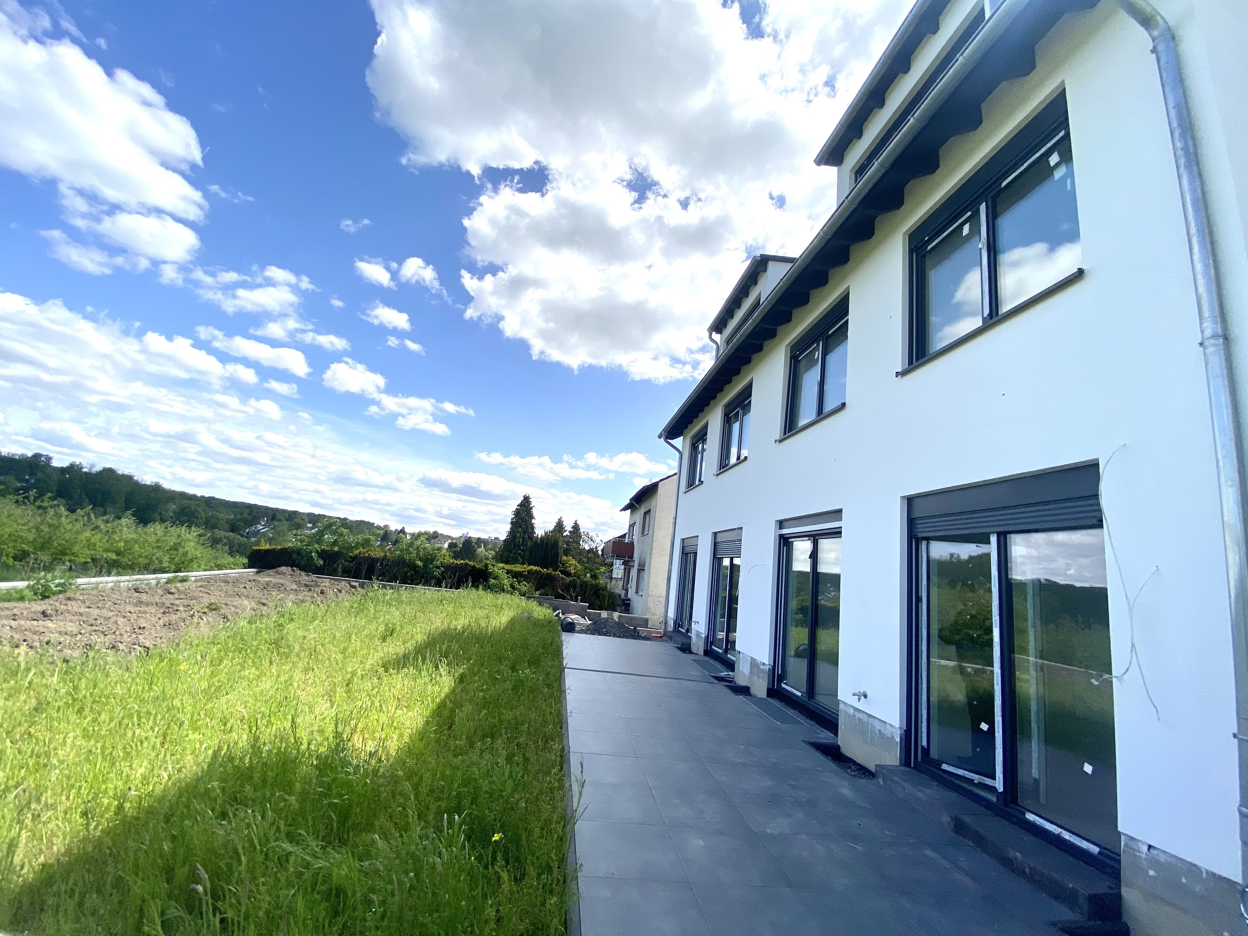 NEUBAU AM FELDRAND 🏡 A+ Doppelhaushälfte in Wiesbaden-Auringen!