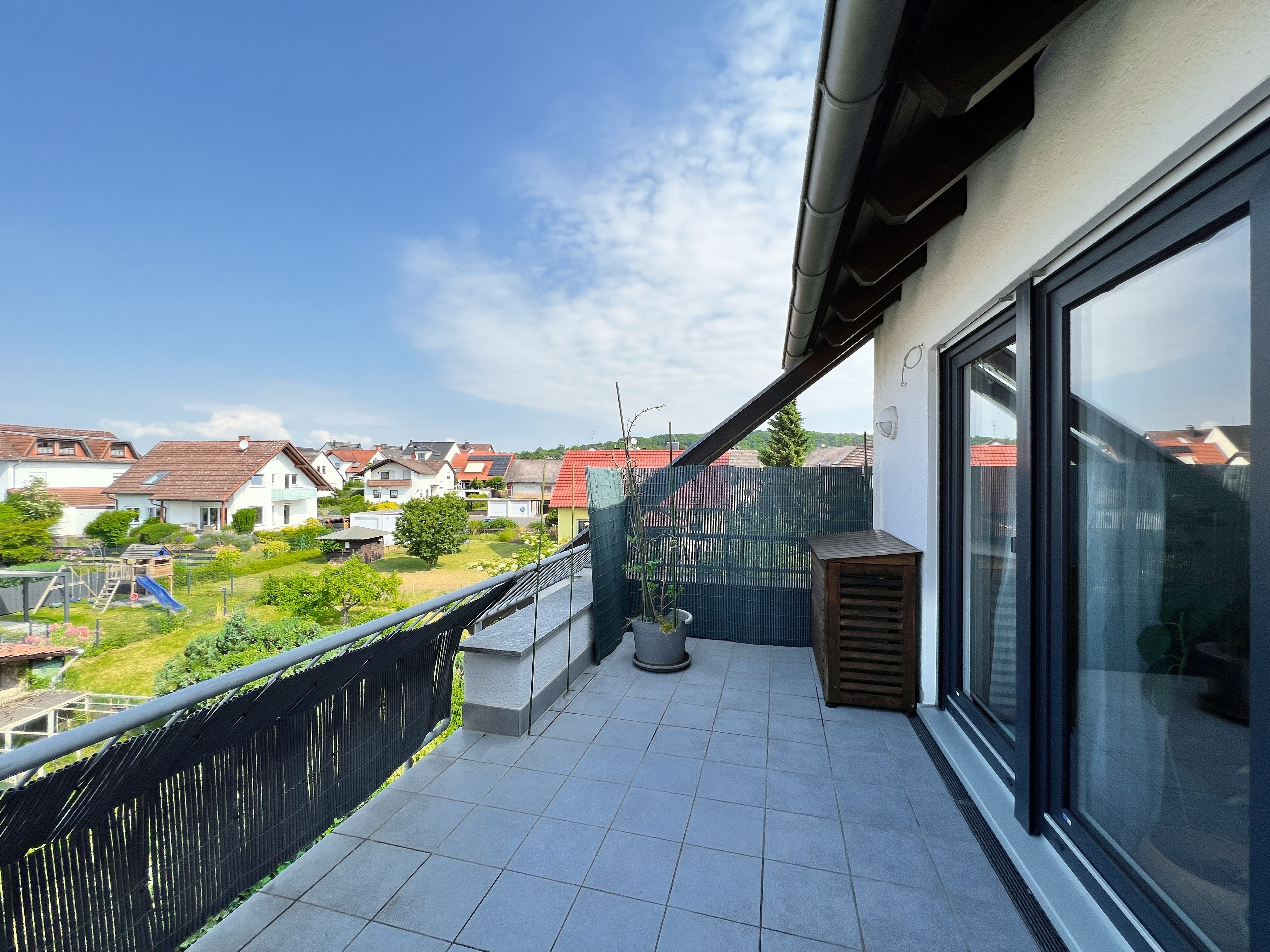 TOP DEAL - Möblierte Maisonette-Wohnung mit hervorragender Anbindung an FFM!