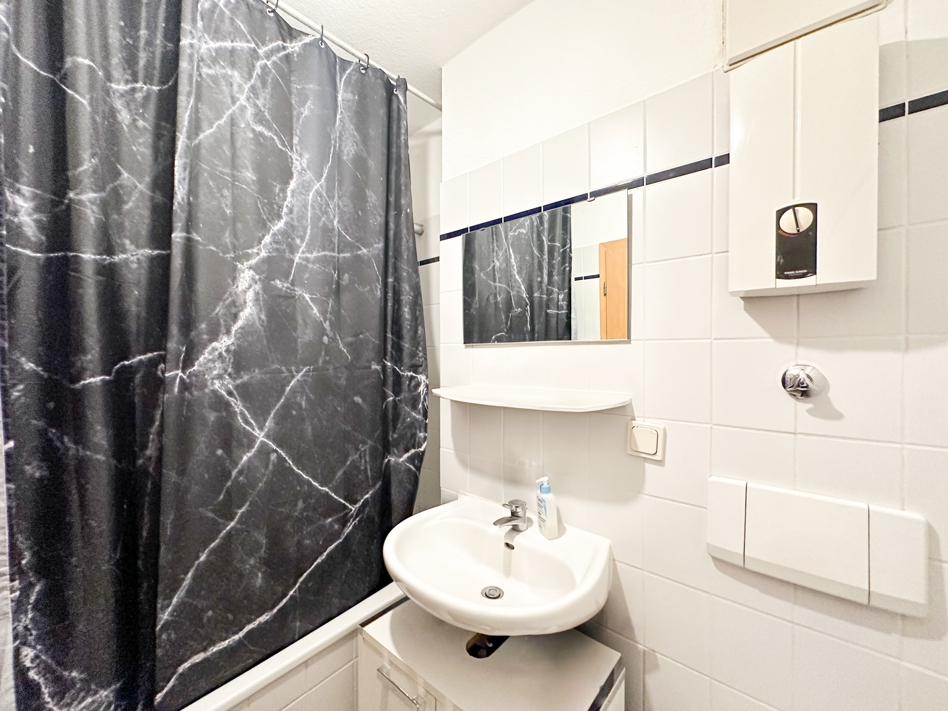 RAUMWUNDER MIT CHARME 🤩 Attraktive 2-Zimmer-Wohnung in zentraler Lage von Niederursel!