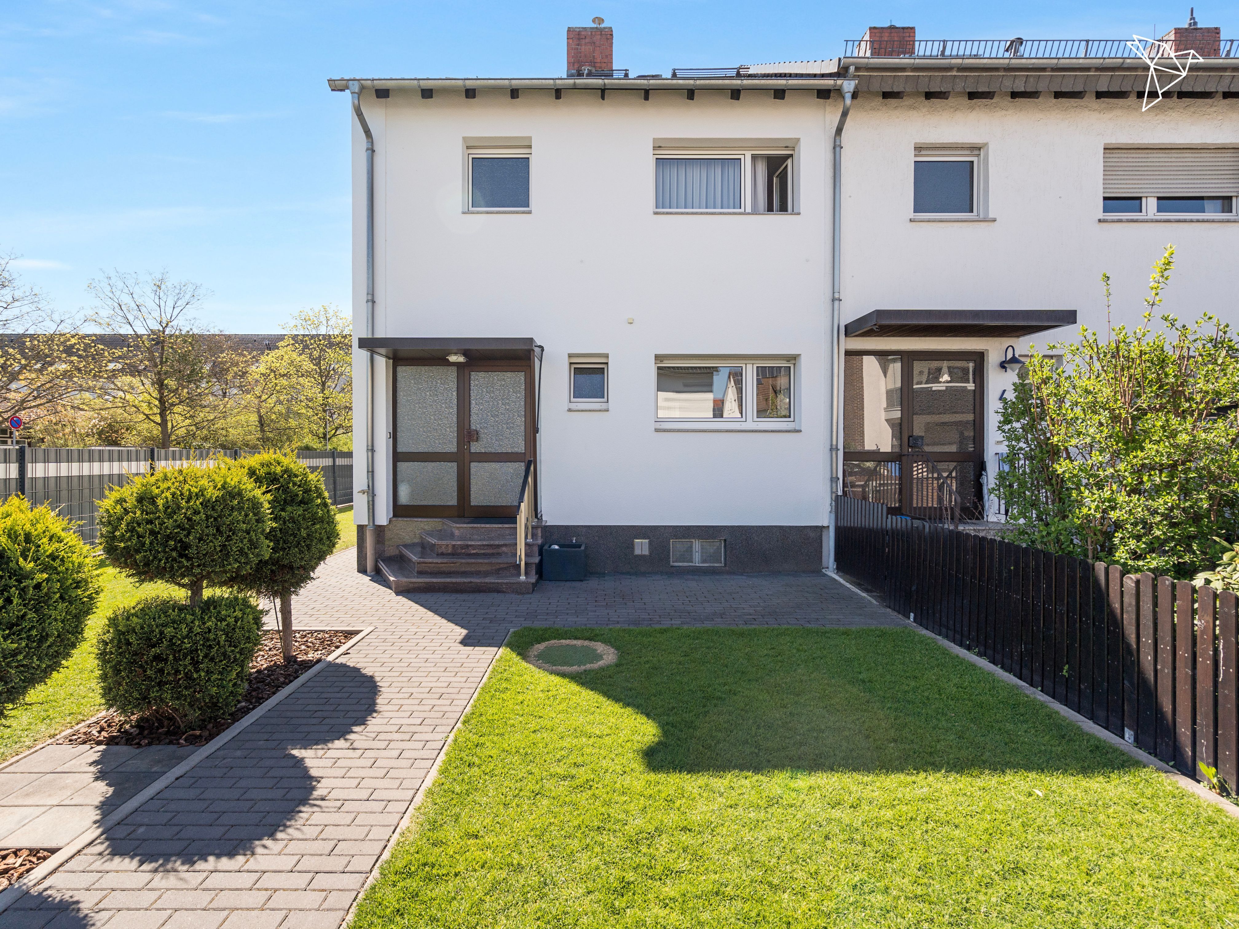 EINZIEHEN & WOHLFÜHLEN 🏡 Stilvolles Reiheneckhaus mit Gartenidylle in Mörfelden-Walldorf!