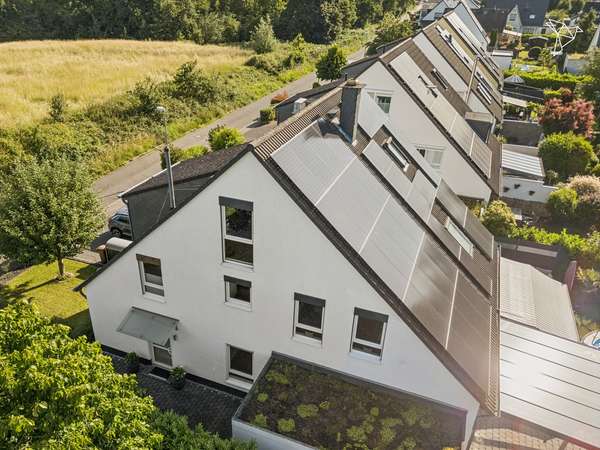 MODERN, SICHER, SCHÖN – Doppelhaushälfte mit Garage, Stellplatz & PV-Anlage in sehr guter Wohnlage!