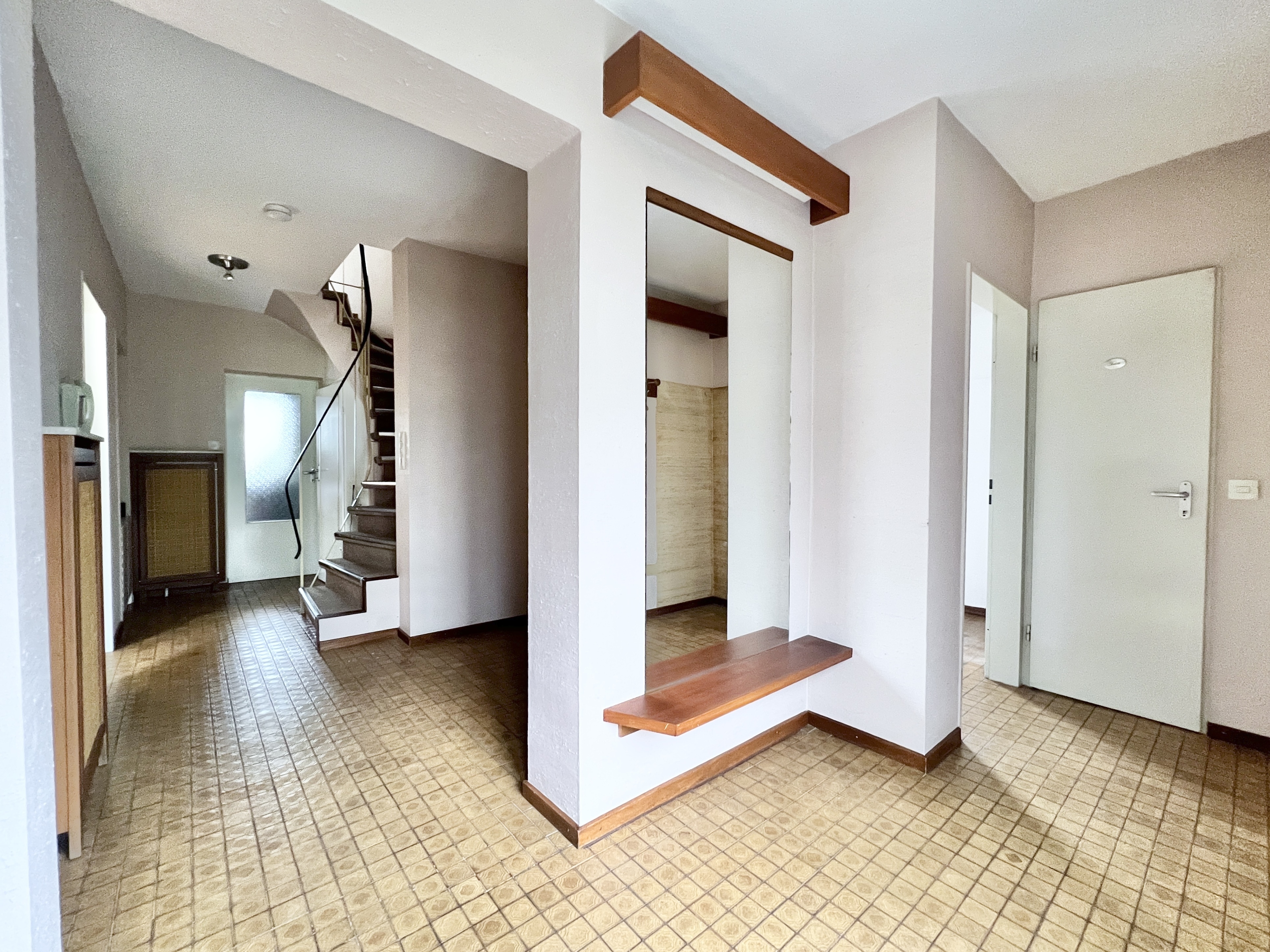 🍁 DER HERBST ERWACHT 🍁  Familienfreundliches Reihenendhaus auf großem Grundstück in Langen!