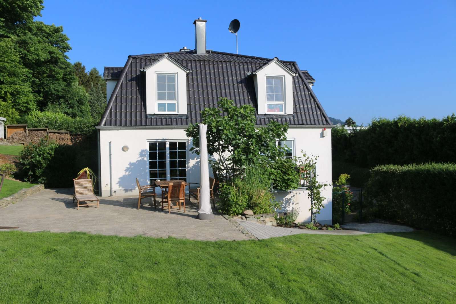 WOHNEN AUF HÖCHSTEM NIVEAU 🌟 Traumvilla mit Skyline-Blick & riesigem Garten!