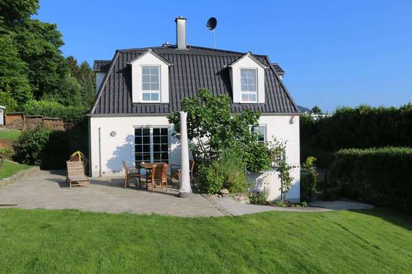 WOHNEN AUF HÖCHSTEM NIVEAU 🌟 Traumvilla mit Skyline-Blick & riesigem Garten!