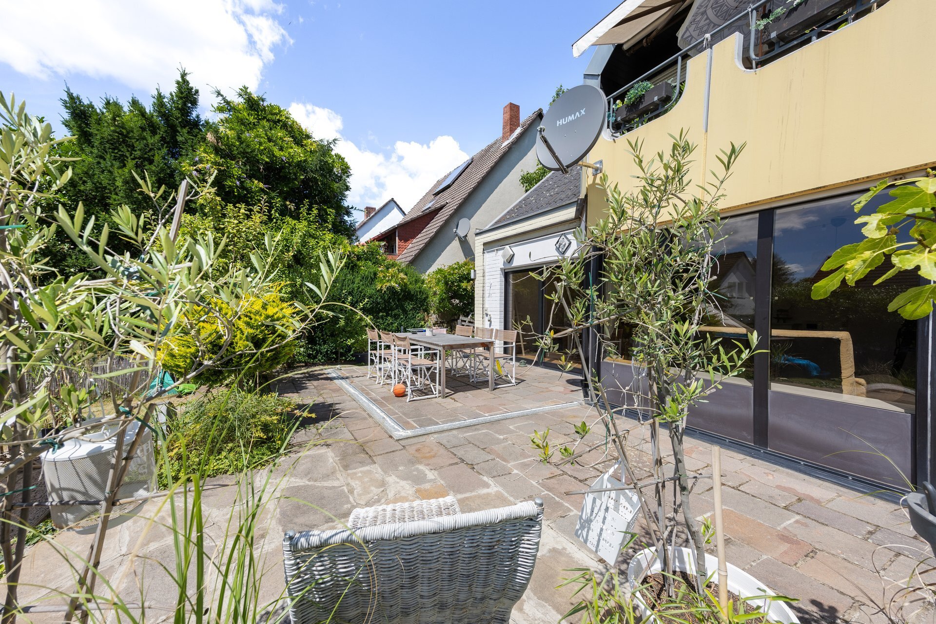 GARTENWOHNUNG MIT WOW-EFFEKT 🏡 Moderne 4-Zimmerwohnung mit Terrasse und großem Garten!