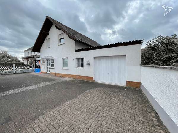 FAMILIENGLÜCK 💛 Freistehendes Einfamilienhaus mit Garten und Terrasse in Hasselroth!