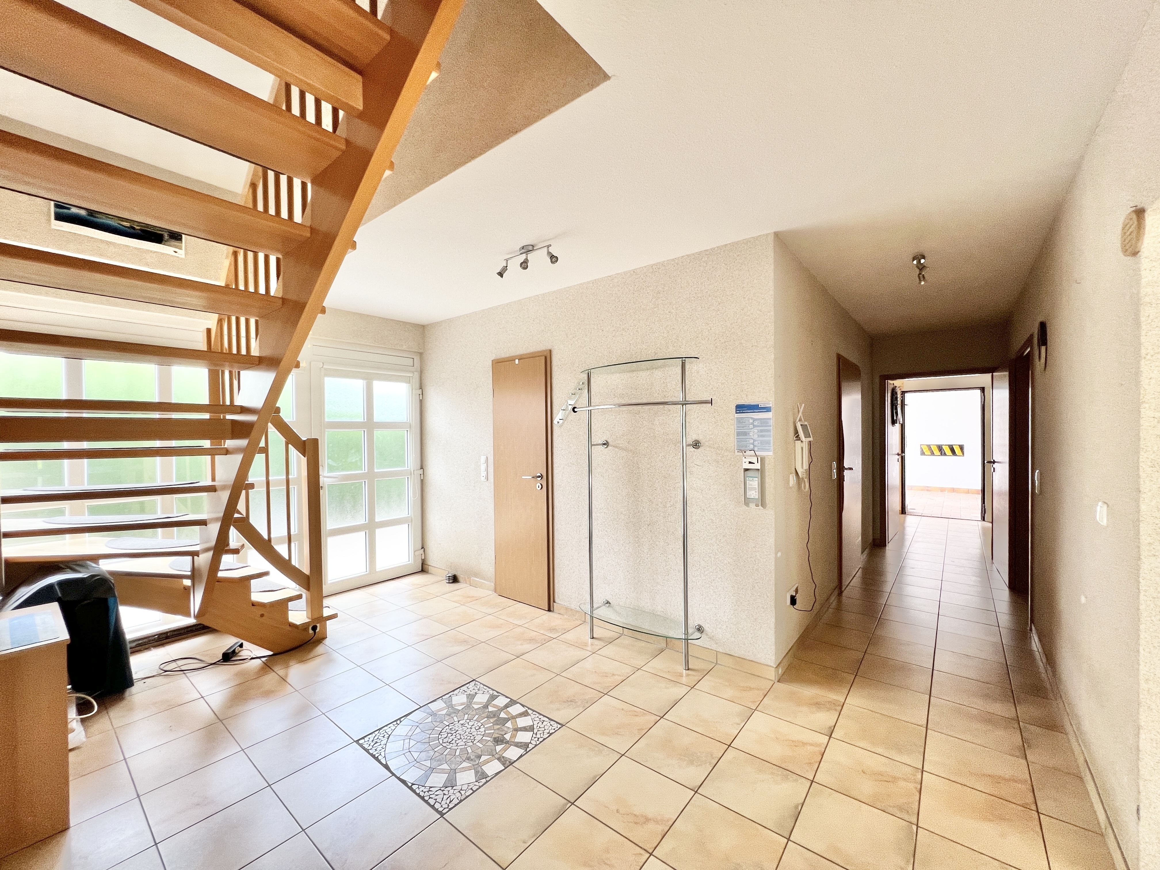 AM RANDE DER FELDER - Barrierefreies Traumhaus am Feldrand mit eigenem Koi-Teich!