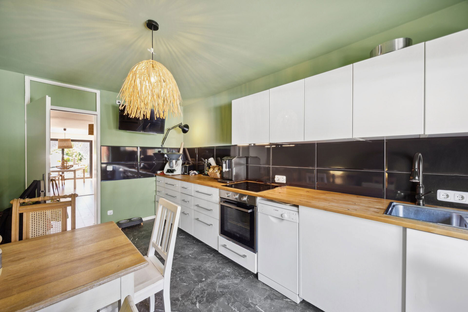 GARTENWOHNUNG MIT WOW-EFFEKT 🏡 Moderne 4-Zimmerwohnung mit Terrasse und großem Garten!