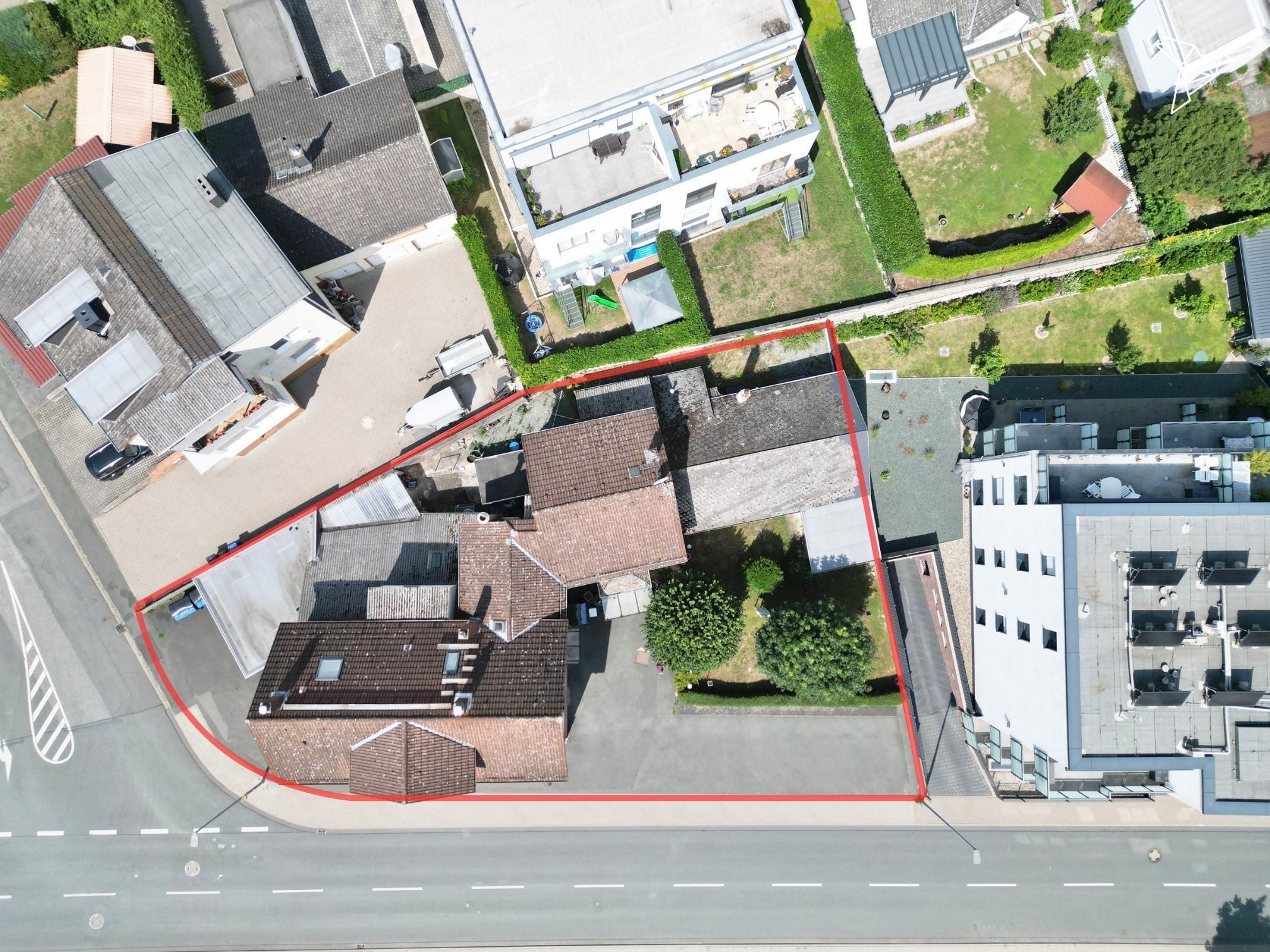 GOLDGRUBE ⭐️ 1,4-facher Jahresumsatz – Gewerbegrundstück mit Gastronomie und MFH in Usingen!