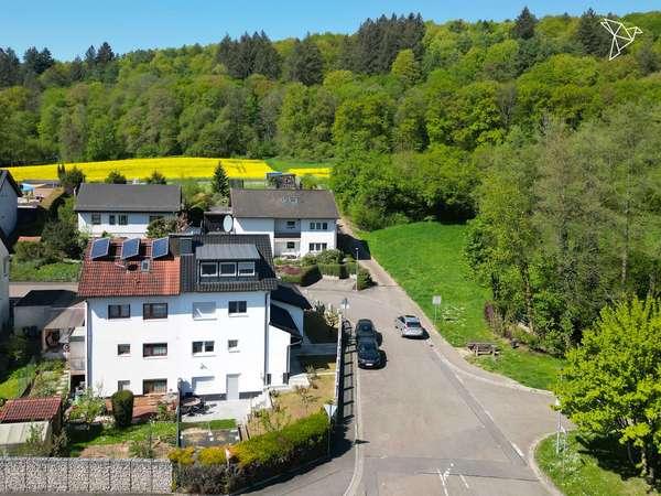WUNDERSCHÖNES HAUS MIT GARTEN!