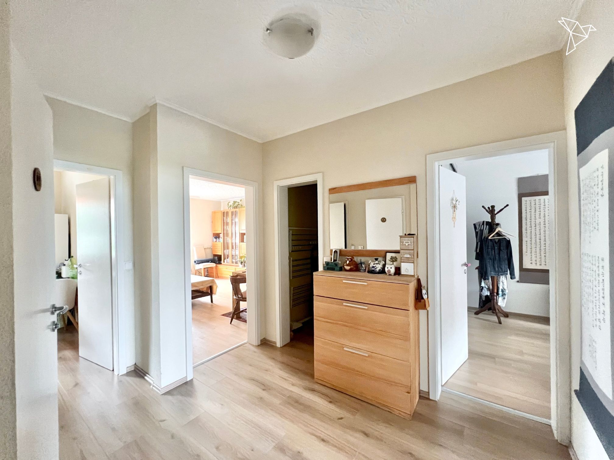 BLICK INS GRÜNE 🌳 Geräumige 3-Zimmer-Wohnung mit Balkon in Schwalbach am Taunus!