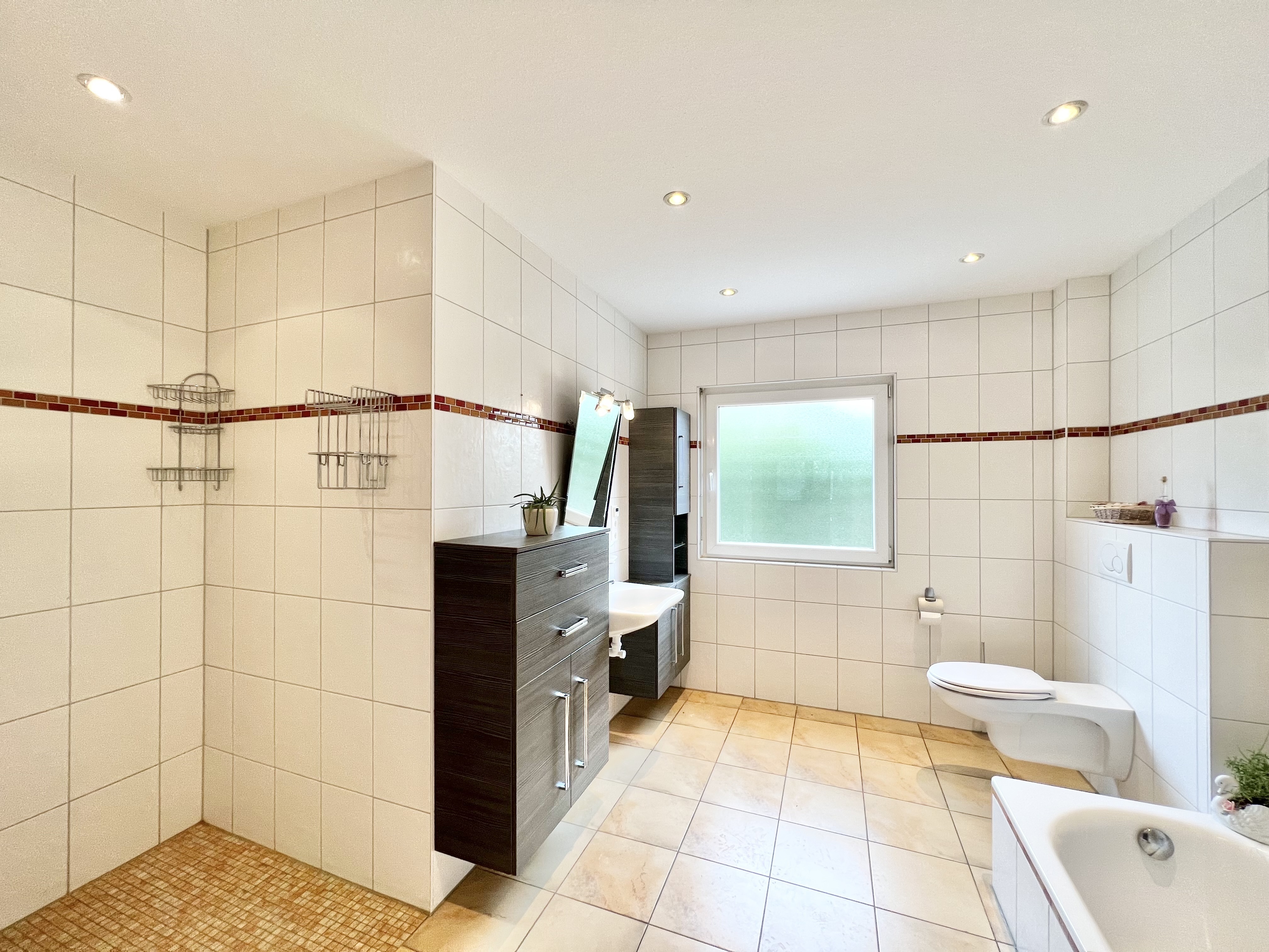 AM RANDE DER FELDER - Barrierefreies Traumhaus am Feldrand mit eigenem Koi-Teich!