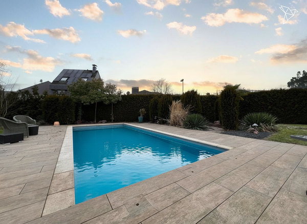 GRÜN UND RUHIG  🏖️ Baugrundstück mit Pool in familienfreundlicher Umgebung in Offenbach-Rumpenheim!