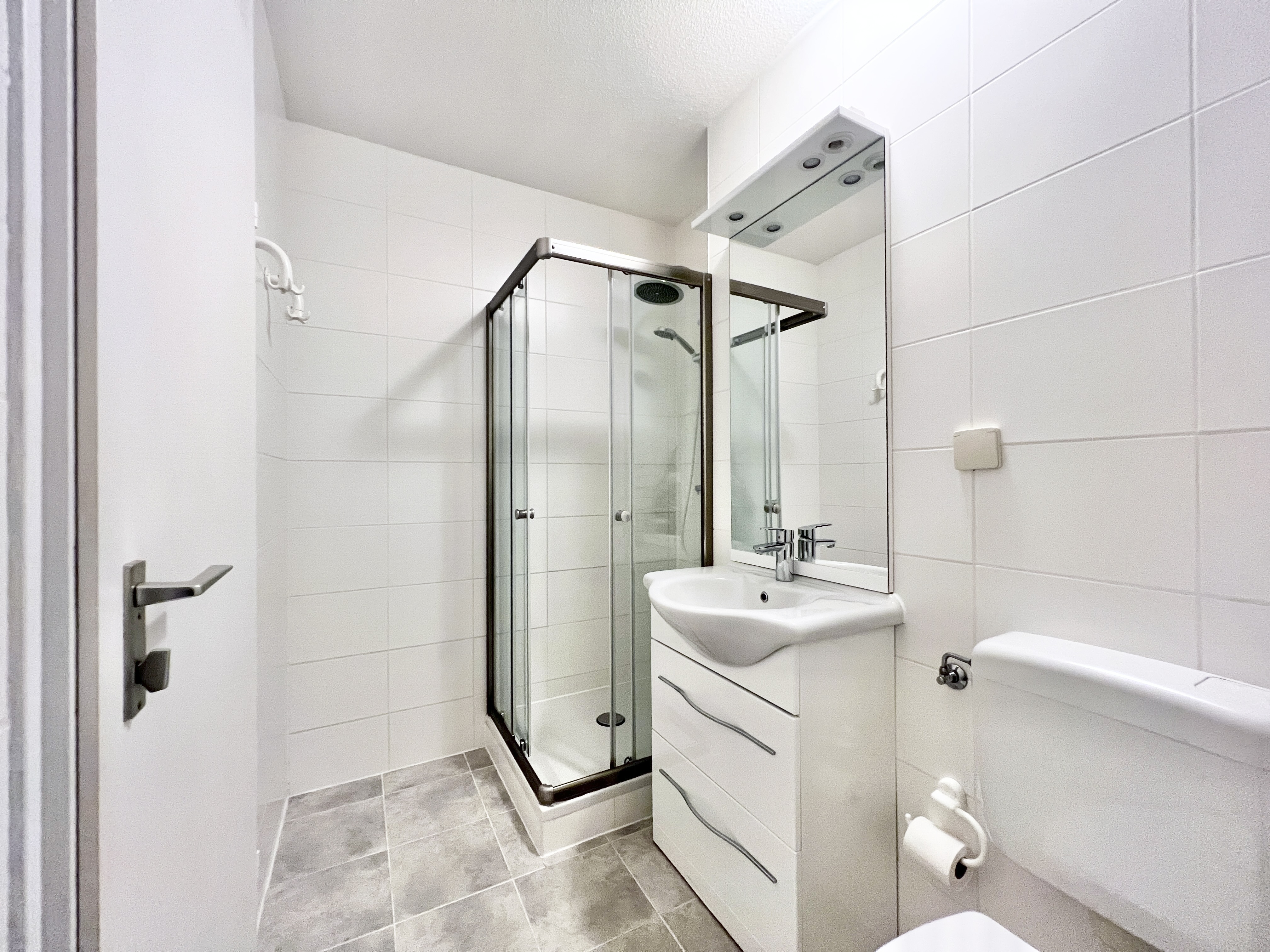 3-ZIMMER-HIT - Erdgeschosswohnung mit Einbauküche und Balkon in Wiesbaden!