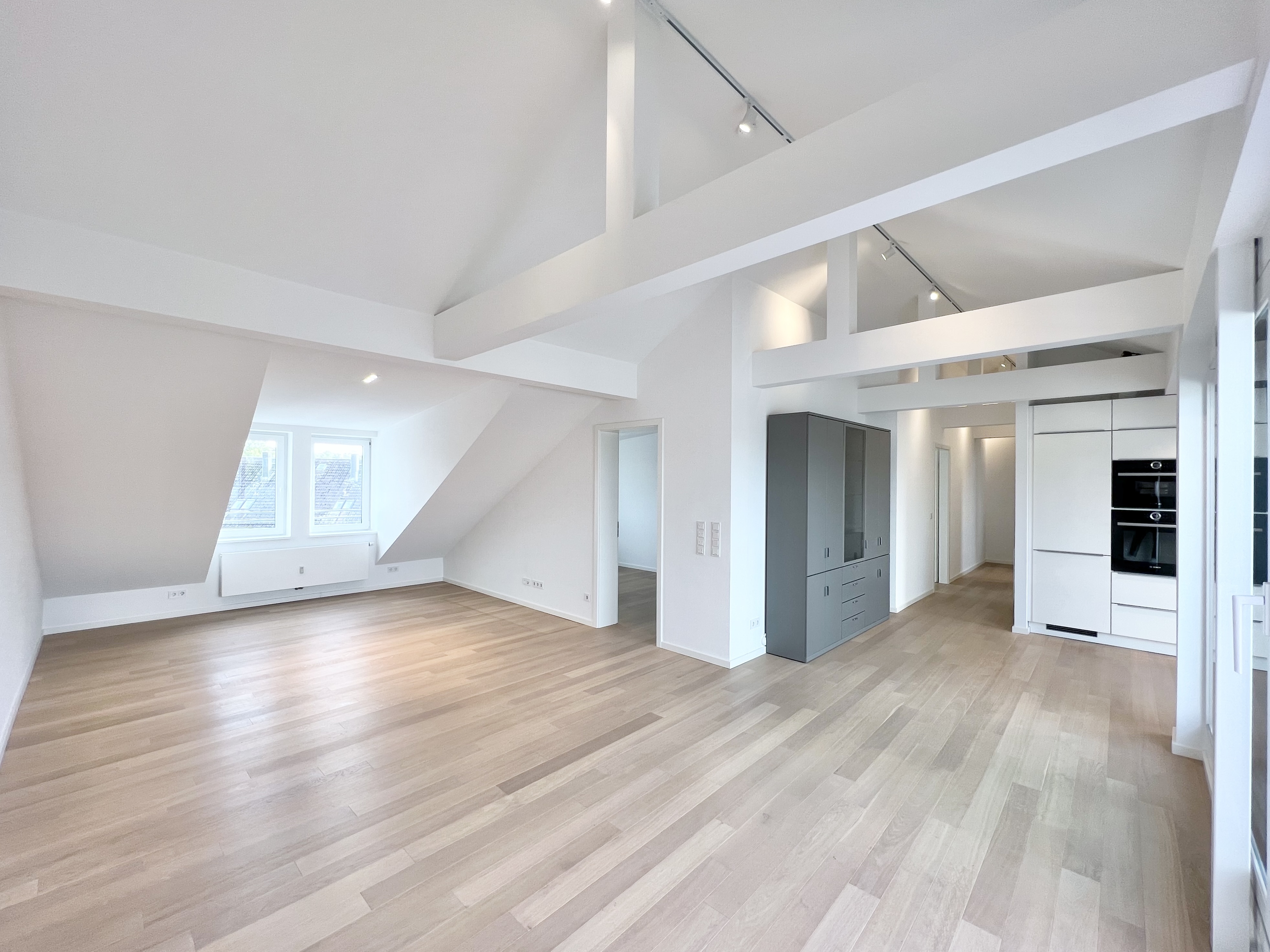 ÜBER DEN DÄCHERN VON FRANKFURT - Luxuriöses Penthouse mit toller Dachterrasse in Sachsenhausen!