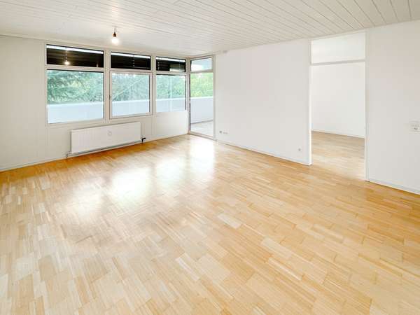 Frisch renovierte 2-Zimmer-Wohnung mit Balkon und Barrierefreiheit in Wiesbaden!