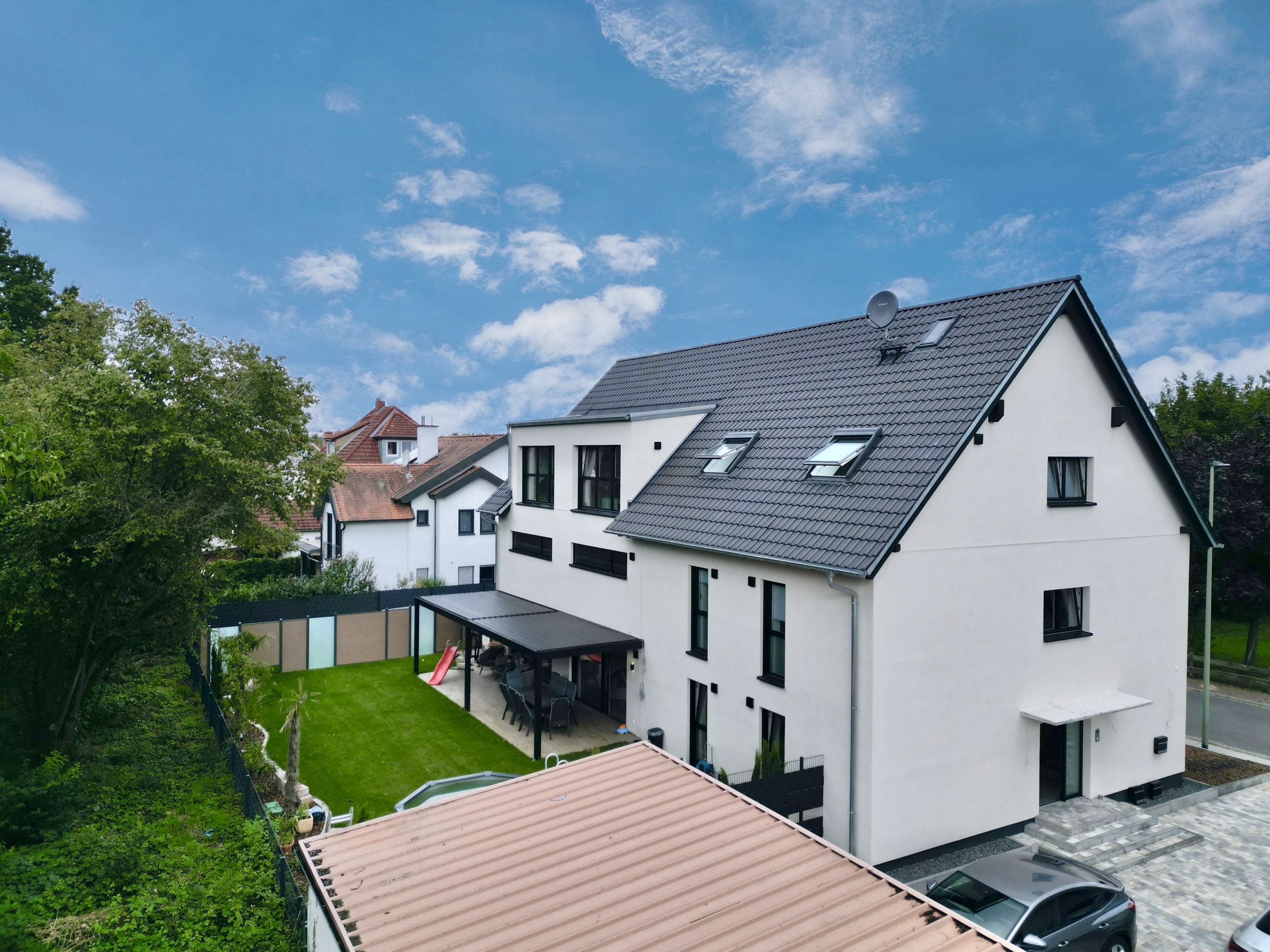 KfW55 - Sanierte Erdgeschosswohnung mit Smart-Home-System und großem Garten!