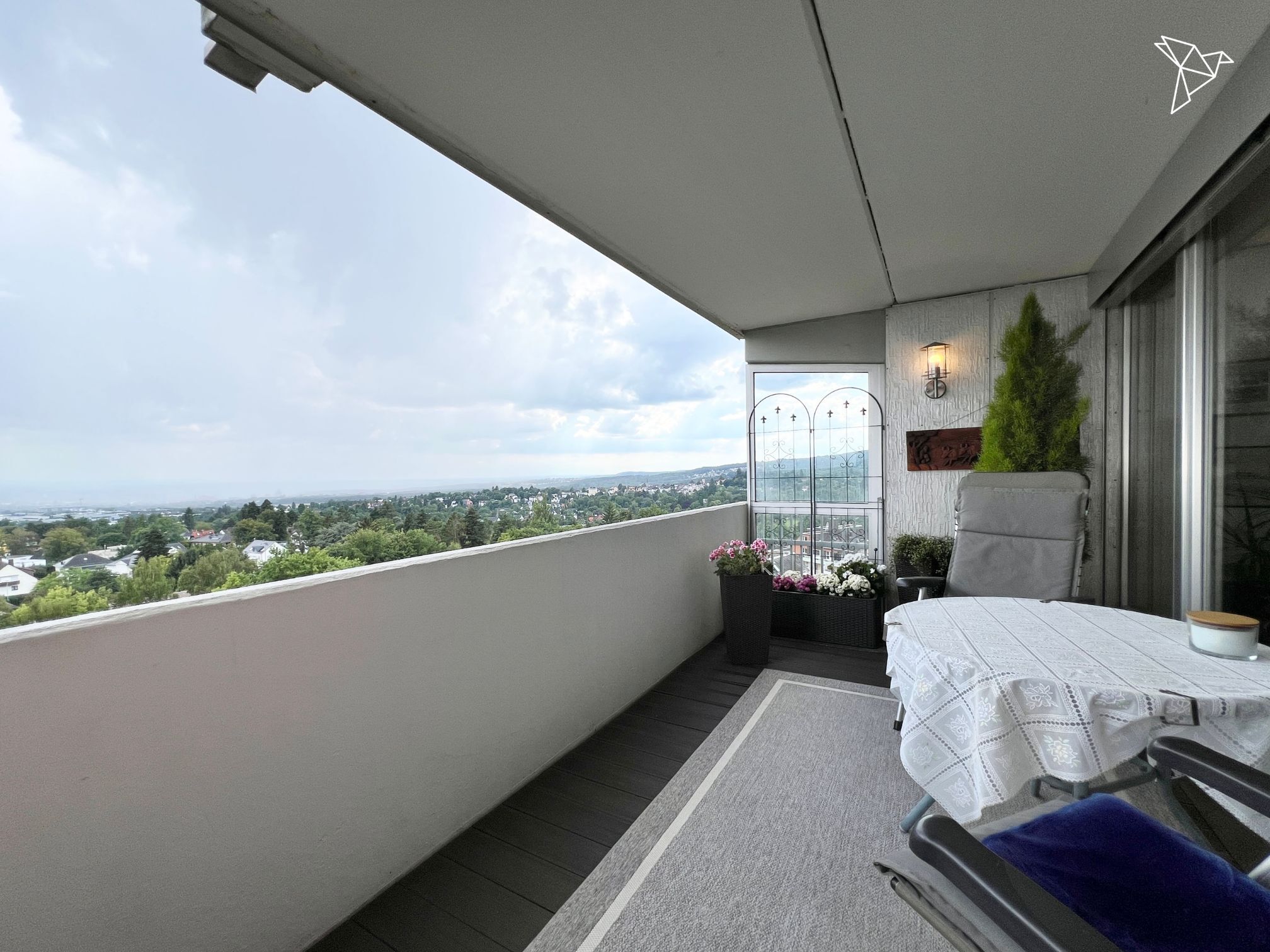 SKYLINE & SAUNA ✨ 3-Zimmer-Wohnung mit Weitblick in Kronberg!