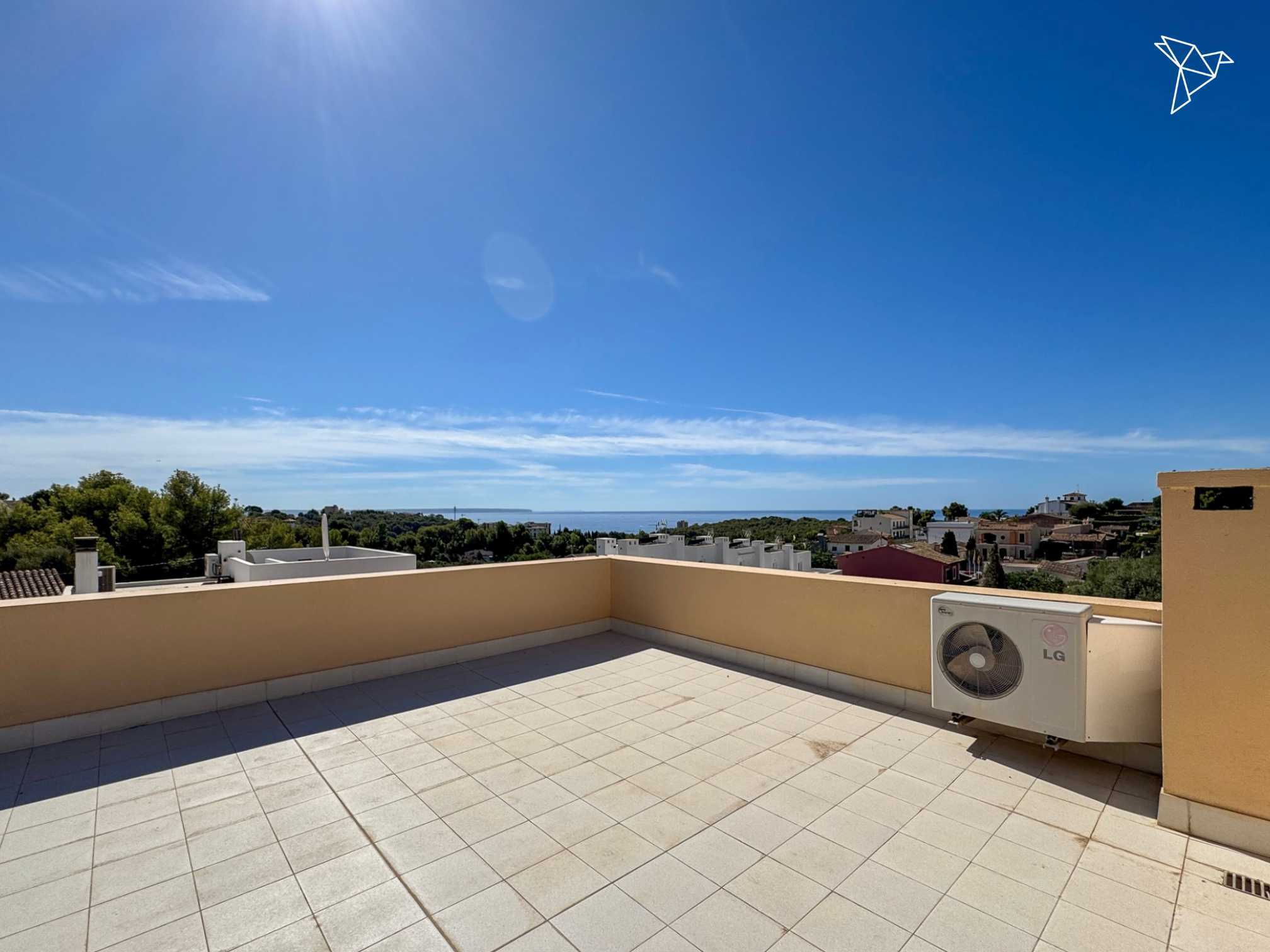 SONNIGE MOMENTE 🌄 Modernes Stadthaus mit Meerblick und Pool in Genova Mallorca!