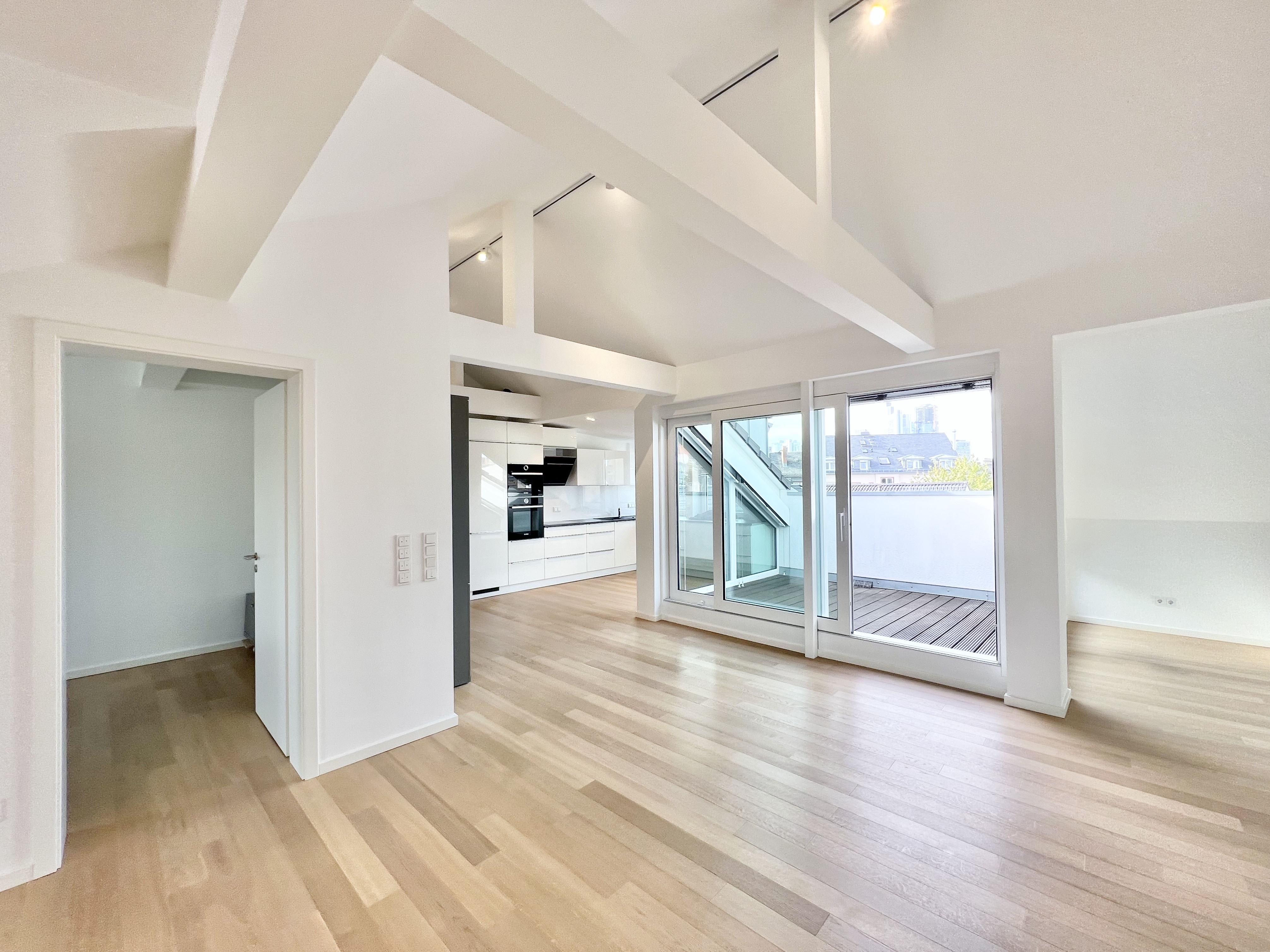 ÜBER DEN DÄCHERN VON FRANKFURT - Luxuriöses Penthouse mit toller Dachterrasse in Sachsenhausen!