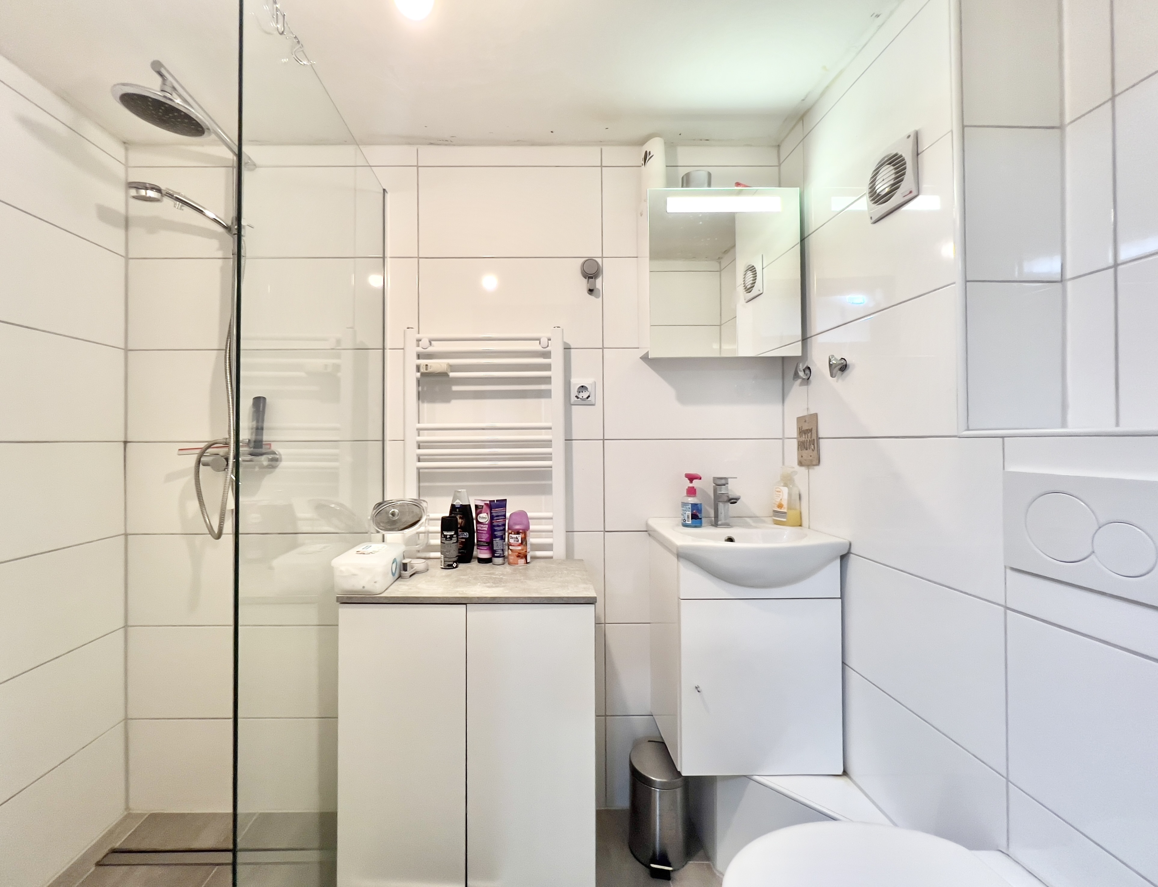 TOP-GEPFLEGT UND MÖBLIERT 🤩 2-Zimmer-Wohnung mit Stellplatz in Köln-Porz!