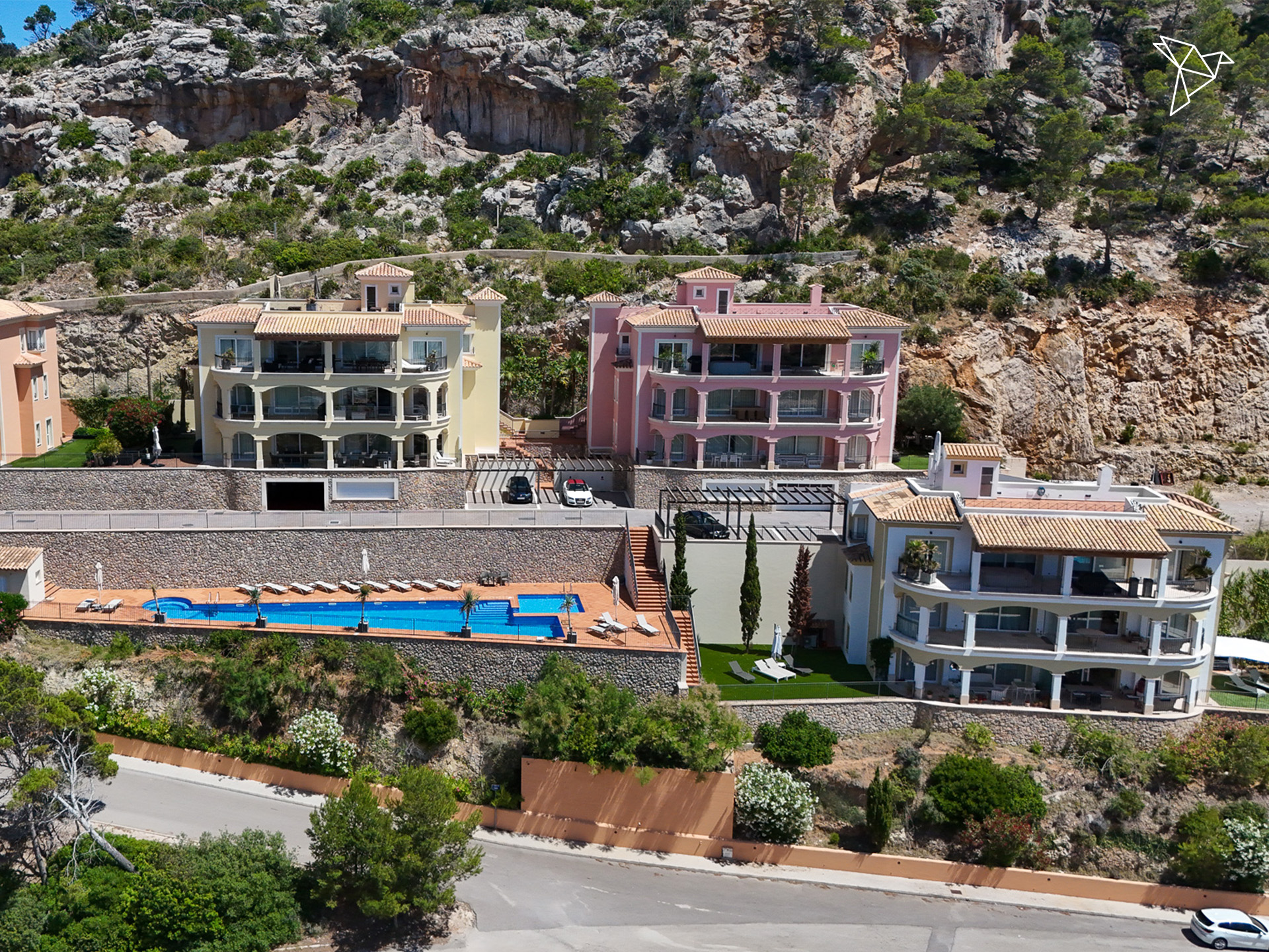 TRAUMHAFTER AUSBLICK 🌊 Modernes Apartment mit Privatgarten und Pool in Port Andratx Mallorca!