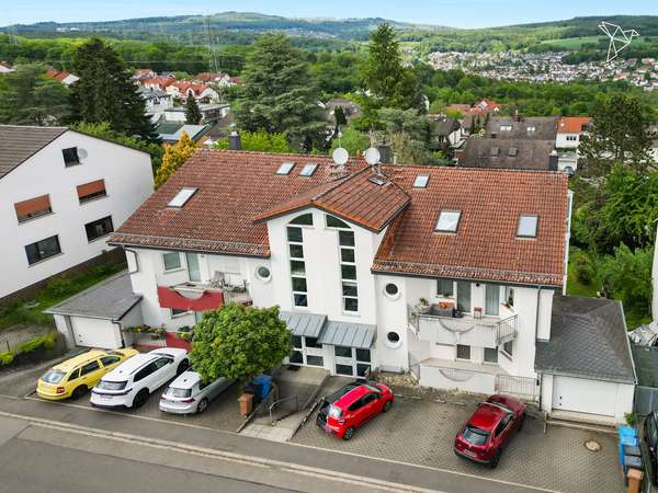 VIER PARTEIEN, EINE CHANCE 🏘️ Gepflegtes Mehrfamilienhaus mit schöner Aussicht in Eppstein!