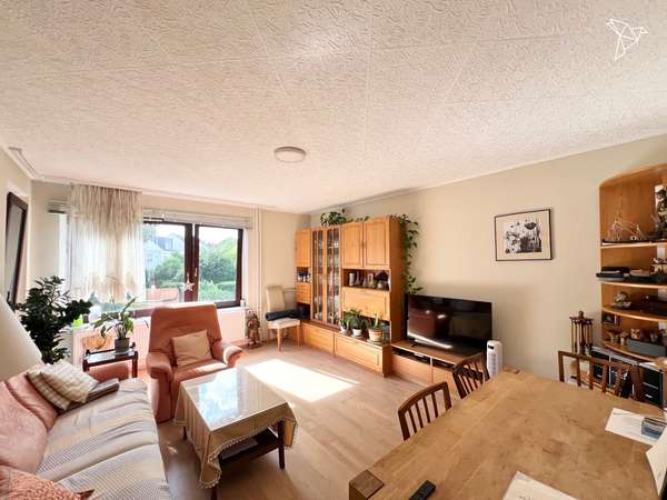 BLICK INS GRÜNE 🌳 Geräumige 3-Zimmer-Wohnung mit Balkon in Schwalbach am Taunus!