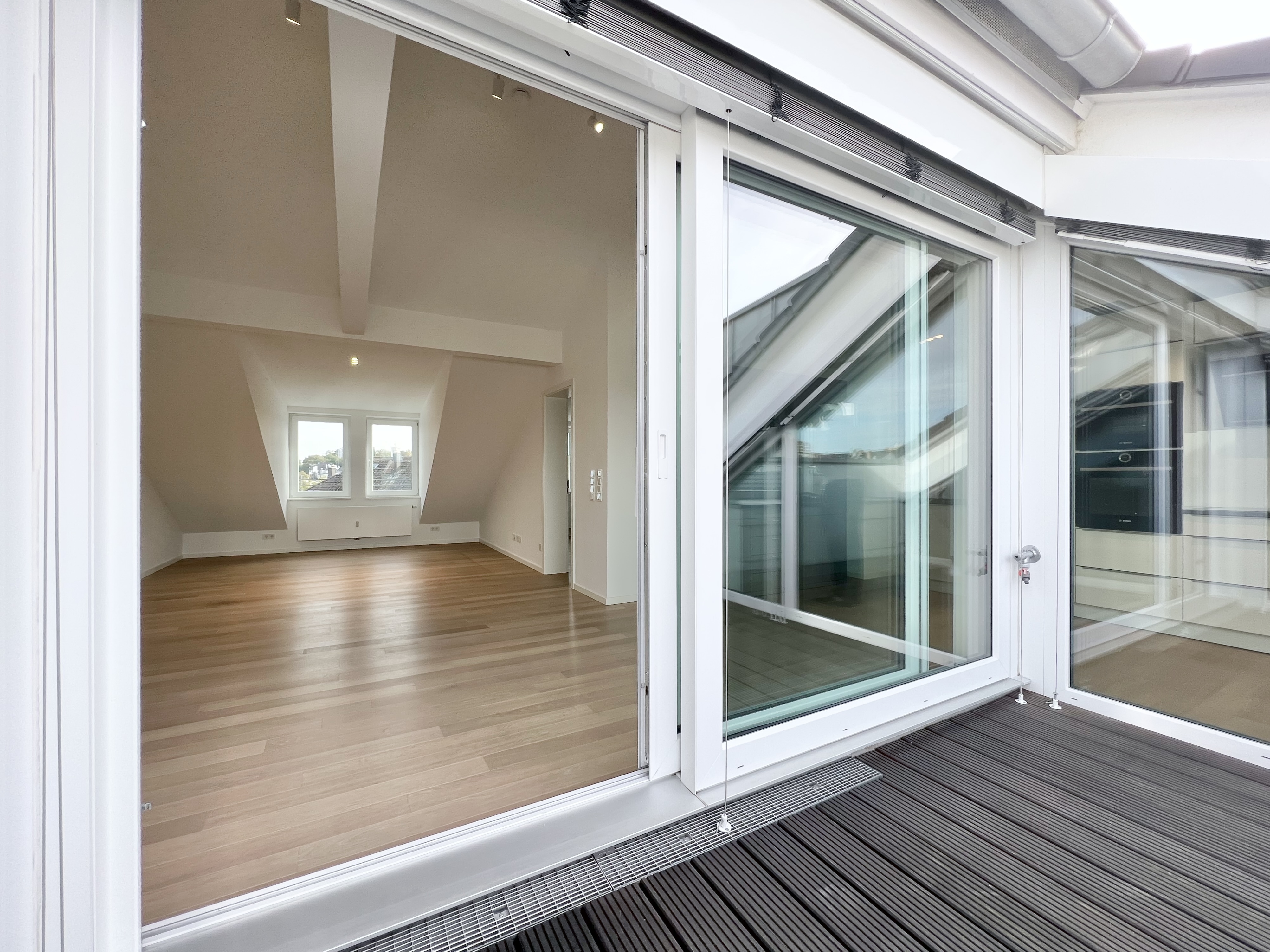 ÜBER DEN DÄCHERN VON FRANKFURT - Luxuriöses Penthouse mit toller Dachterrasse in Sachsenhausen!
