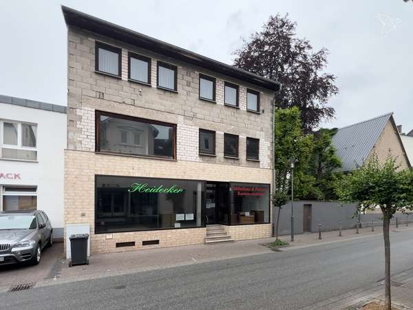 RAUM FÜR IHRE GESCHÄFTSIDEE 🏪 Vielseitig nutzbares Gewerbeobjekt mit Ladenfläche in Nastätten!