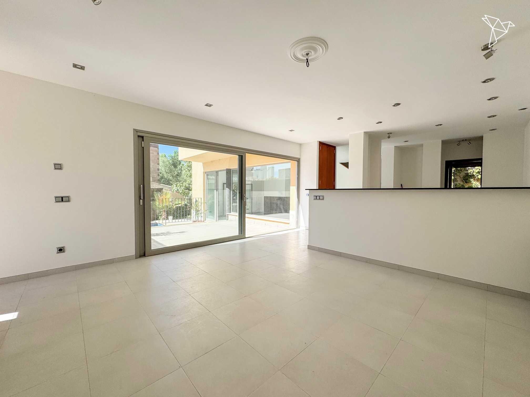 SONNIGE MOMENTE 🌄 Modernes Stadthaus mit Meerblick und Pool in Genova Mallorca!