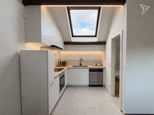 WOHLFÜHLEN ÜBER DEN DÄCHERN ☀️ Helle Dachgeschosswohnung mit 56 m² & Einbauküche in Obertshausen!