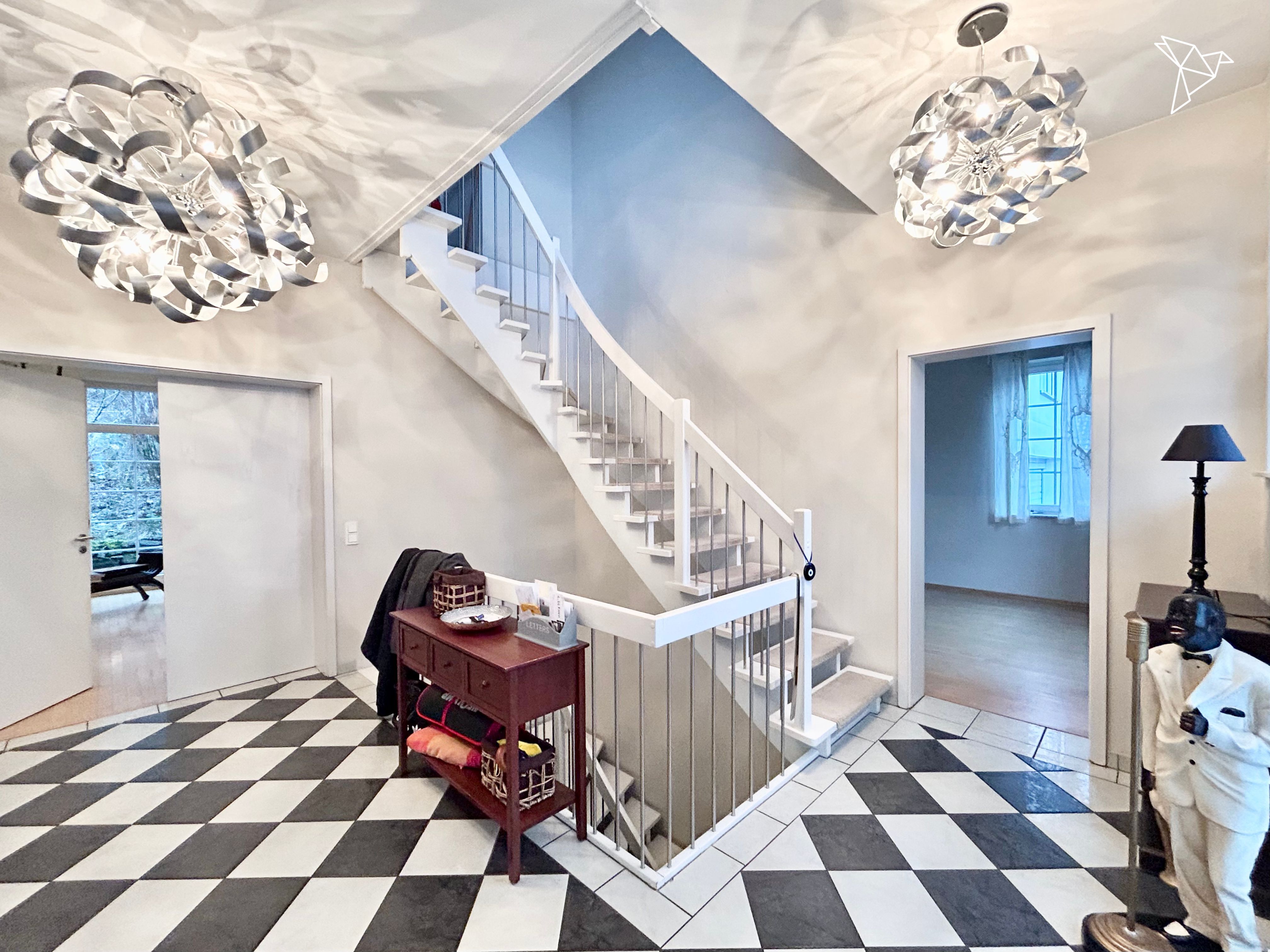 WOHNEN AUF HÖCHSTEM NIVEAU 🌟 Traumvilla mit Skyline-Blick & riesigem Garten!