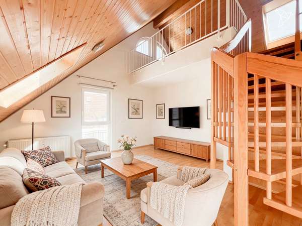 WOHNQUALITÄT AUF ZWEI EBENEN 🛋️ Gemütliche Maisonettewohnung mit Balkon in Zeilsheim!