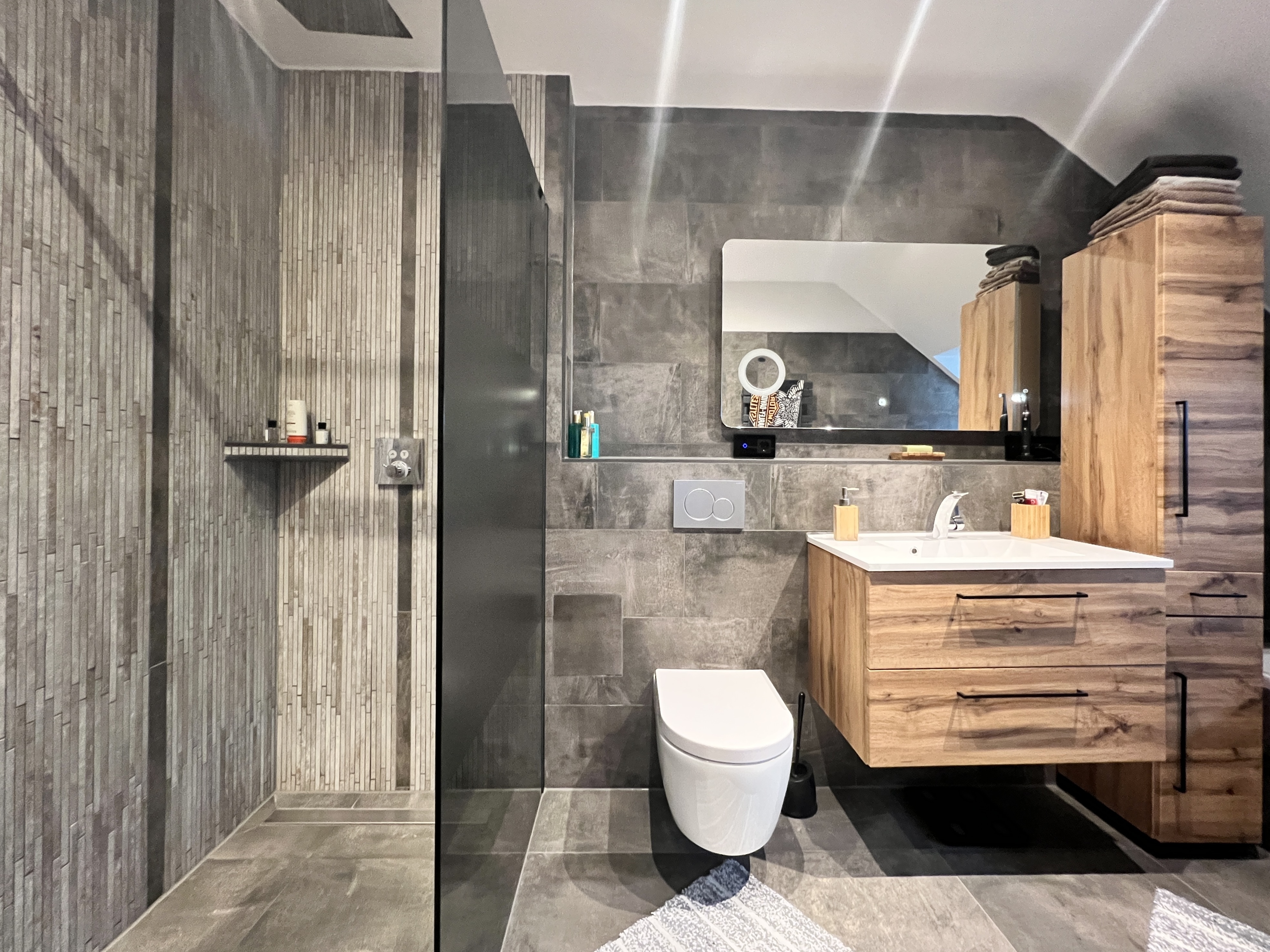 TOP DEAL - Möblierte Maisonette-Wohnung mit hervorragender Anbindung an FFM!