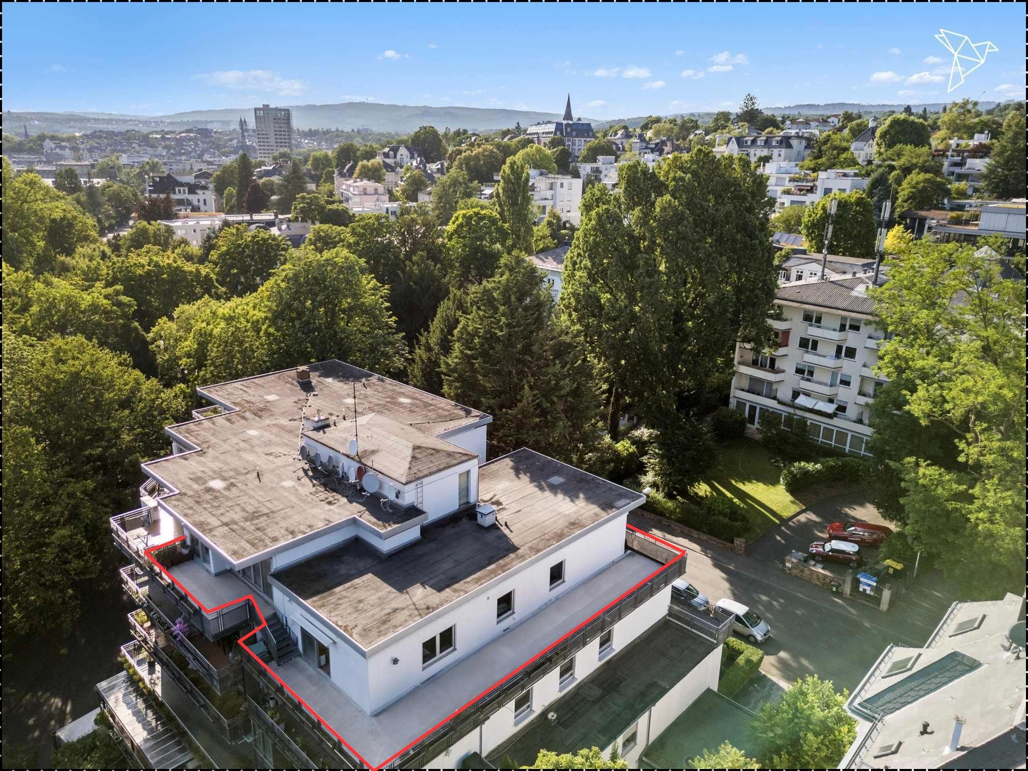 ÜBER DEN DÄCHERN AM KURPARK 🏛️🌿 Stilvolles Penthouse mit Ausblick & Rundumterrasse in Wiesbaden!