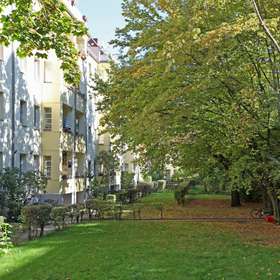 Großer grüner Hof