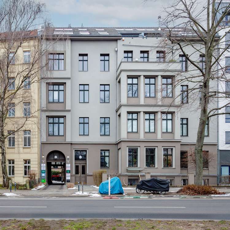 292m² dream apartment in an old building on Tempelhofer Ufer in Kreuzberg