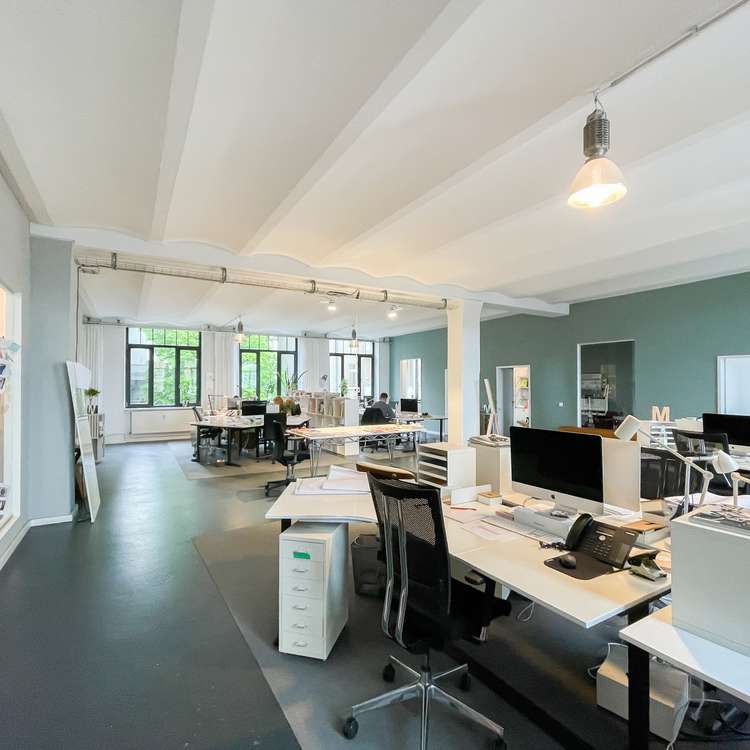 Fabrikloft in Kreuzberg. 406m².  Flexible Verfügbarkeit. Super stylish.