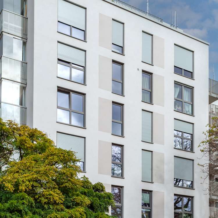 Friedenau: Bright new apartment with two balconies and underground parking space