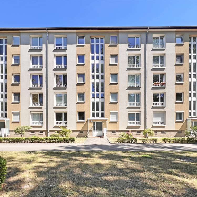 Berlin-Mitte: Bezugsfreie, sanierungsbedürftige 2,5 Zimmerwohnung