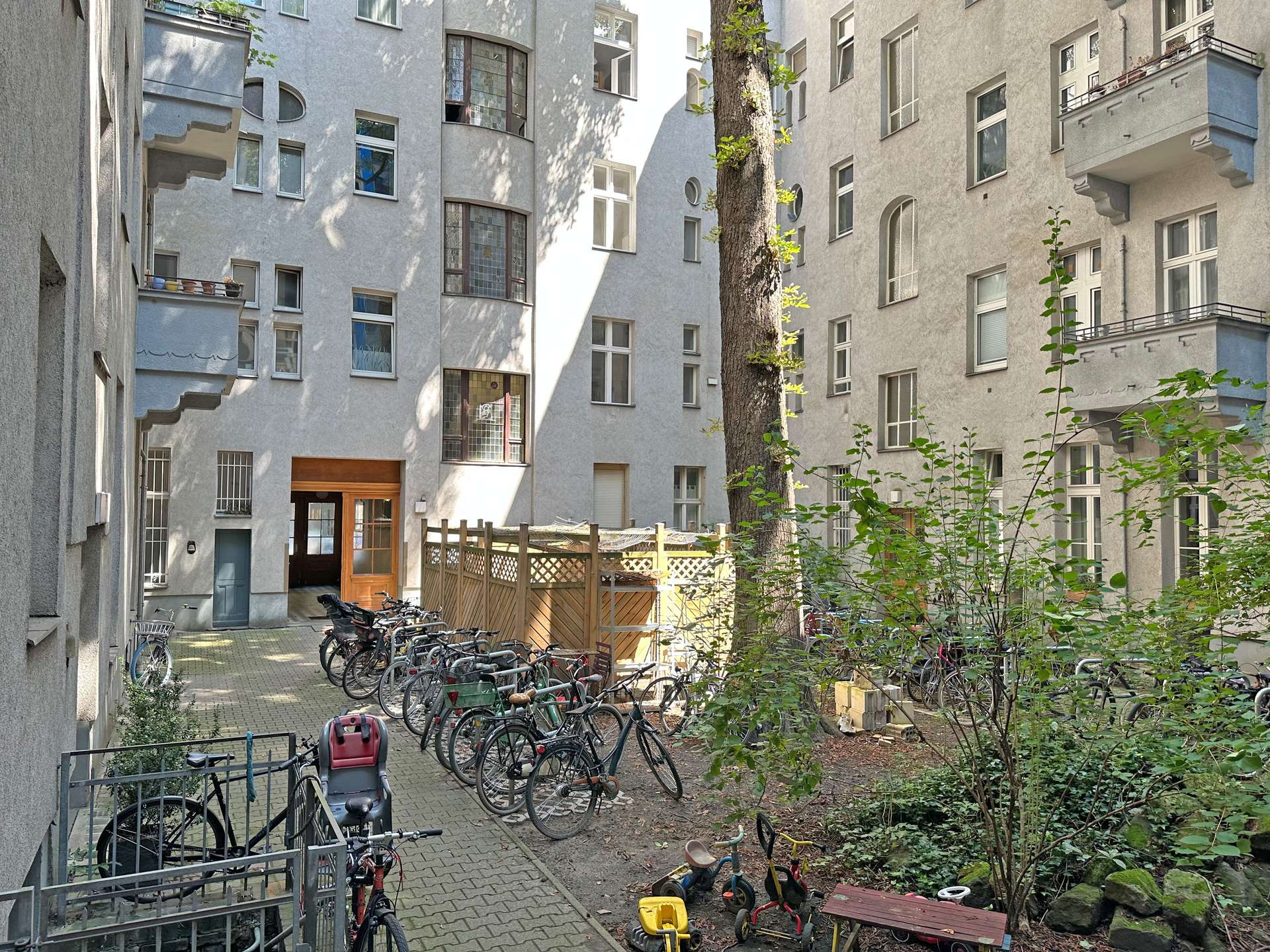 Begrünter Hof | Eisenacher Straße