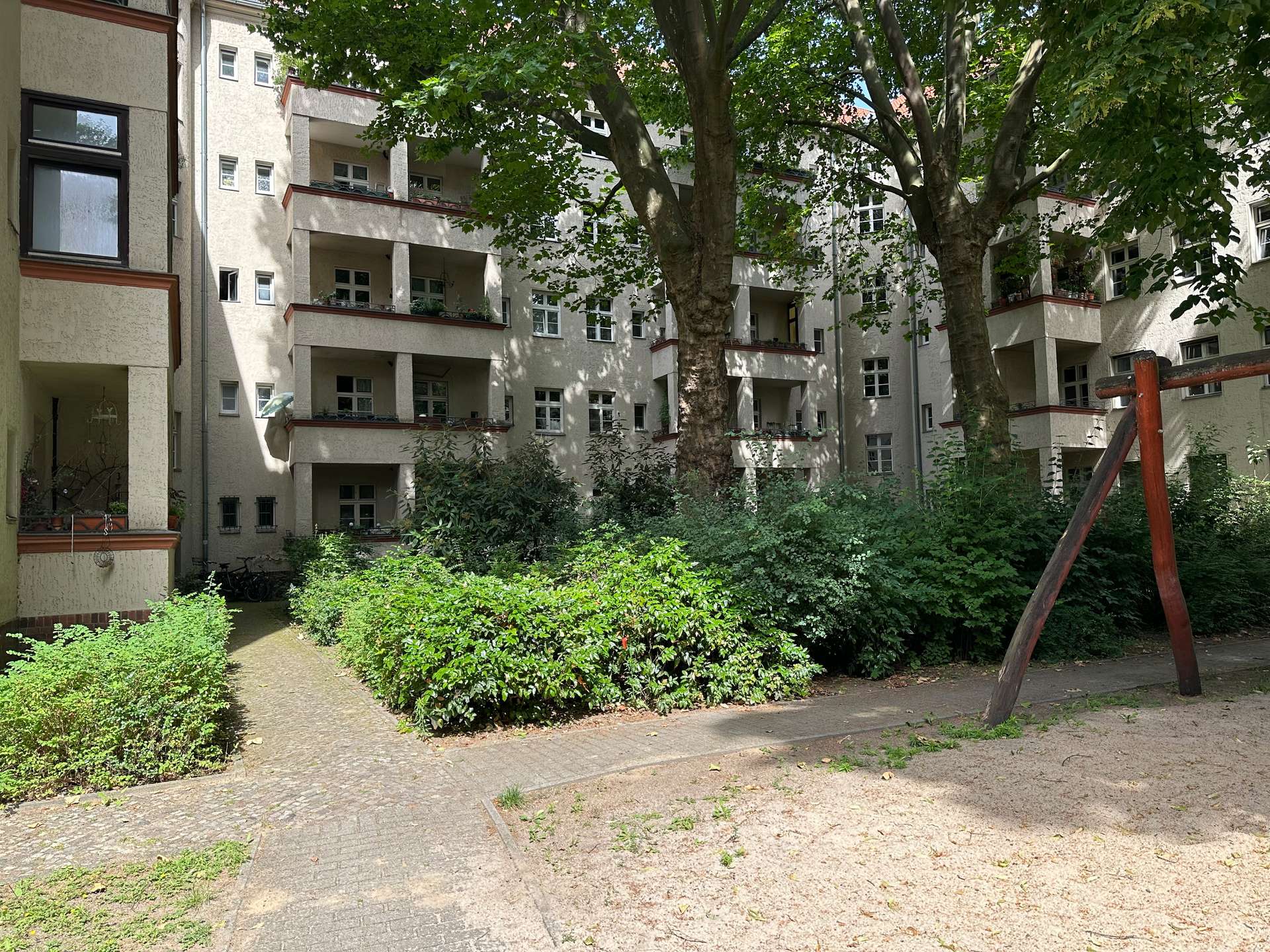 Hofgarten mit Spielbereichen | Kamminer Straße
