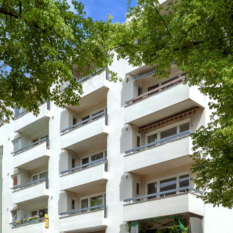 Berlin-Charlottenburg, Nähe Schloss und Spree: Bezugsfreie 2-Zimmer-Wohnung mit Balkon