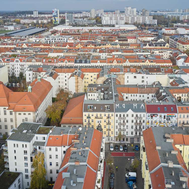 Your inflation protection starts with 1-room-kitchen-bathroom. Future proofing for 4,100 EUR/m² in the Berlin-Friedrichshain.