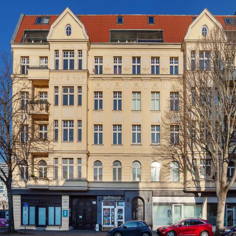 Charmante 3-Zimmer-Altbauwohnung im denkmalgeschützten Ensemble nahe der Spree. Frei ab 01.07.2026