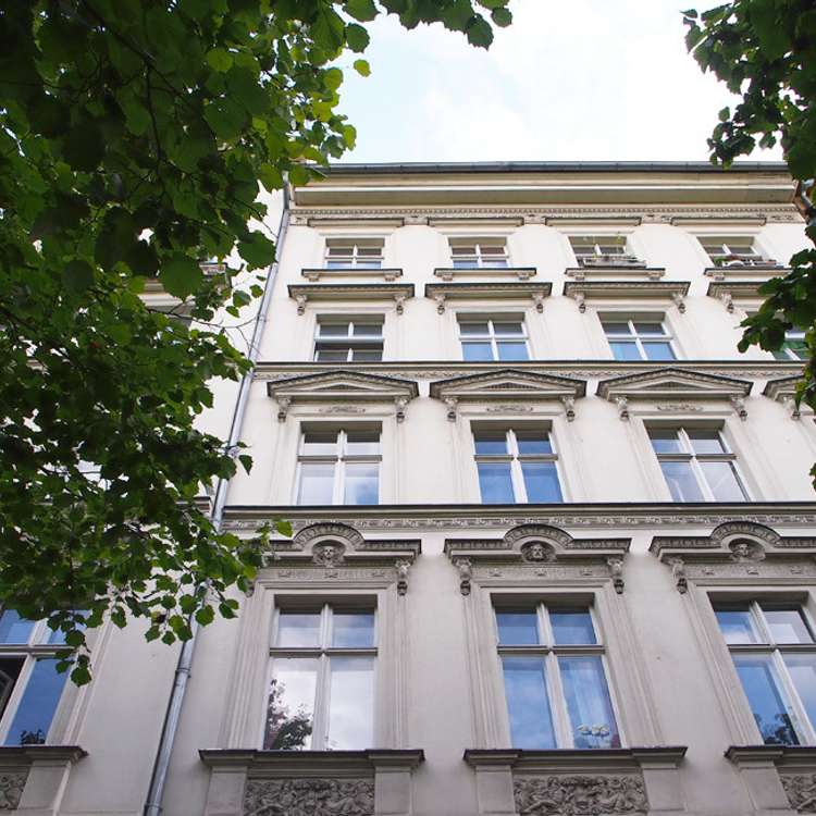 Classic old building in Kreuzberg with style and a spacious layout