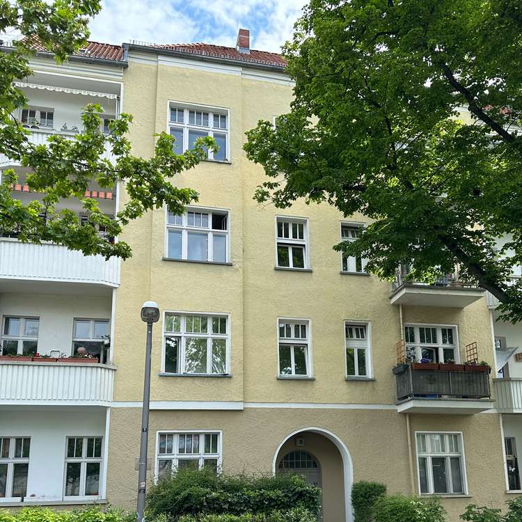 Central location in Treptow - roof blank with building permission