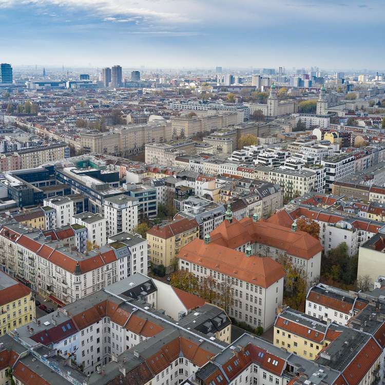 Rented commercial property (day care centre) available for investment at only 3,980 EUR/m² in good Berlin location.